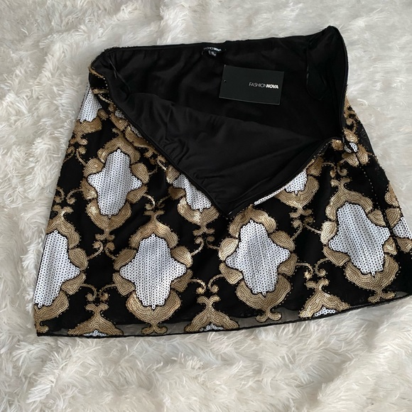 Fashion Nova NWT Sequin Mini Skirt Black Gold White Mesh Lined size XL - Picture 11 of 15